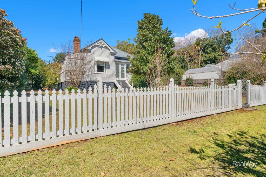 2 Hickey St, East Toowoomba, QLD 4350