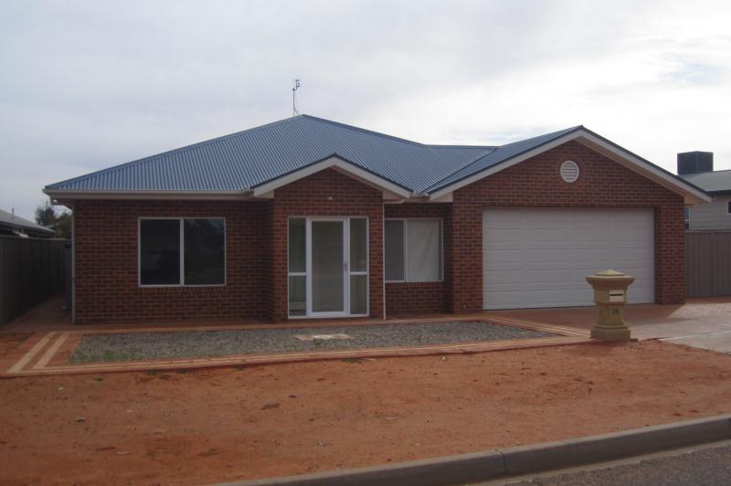 38 Maireana Cct, Roxby Downs, SA 5725