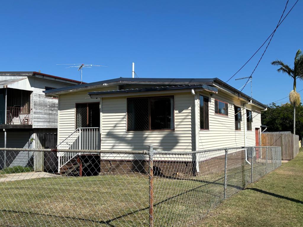 121 SCARBOROUGH RD, REDCLIFFE, QLD 4020