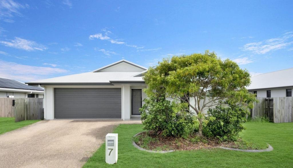 7 Smugglers Cove, Mount Low, QLD 4818