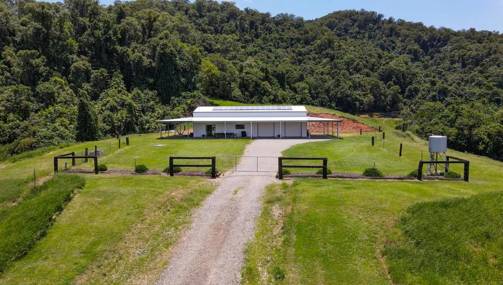 202 Bingil Bay Rd, Midgeree Bar, QLD 4852
