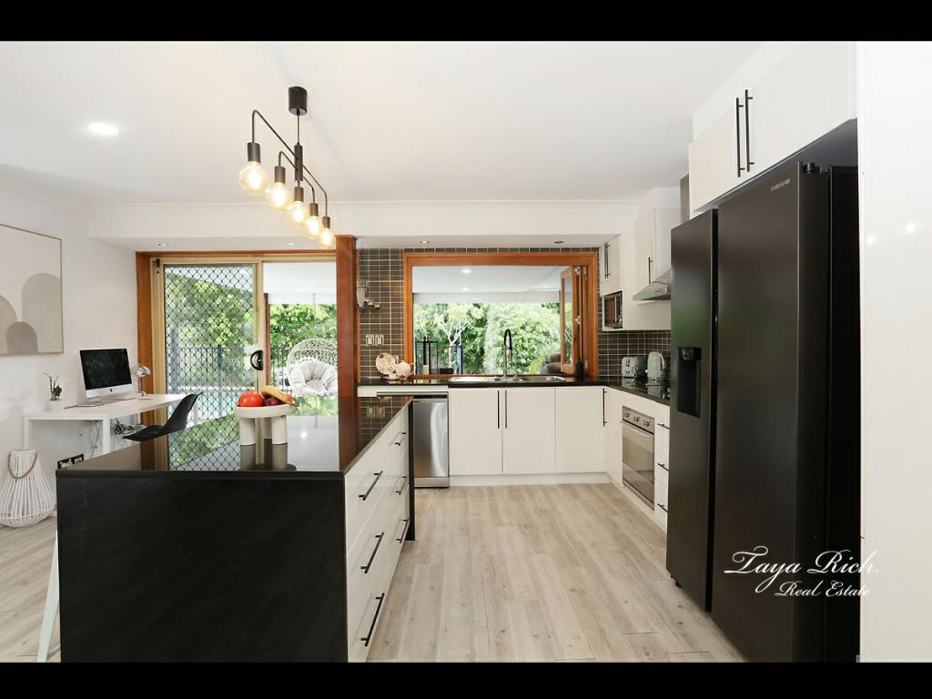 18 Colonsay Cres, Merrimac, QLD 4226