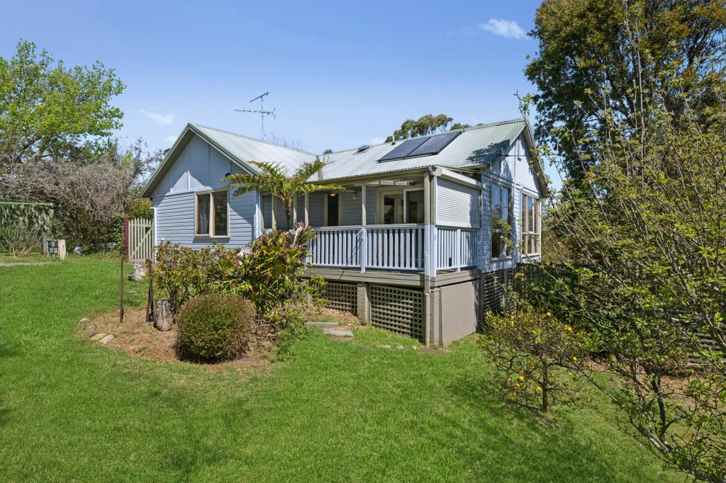 2 Maple Gr, Wentworth Falls, NSW 2782