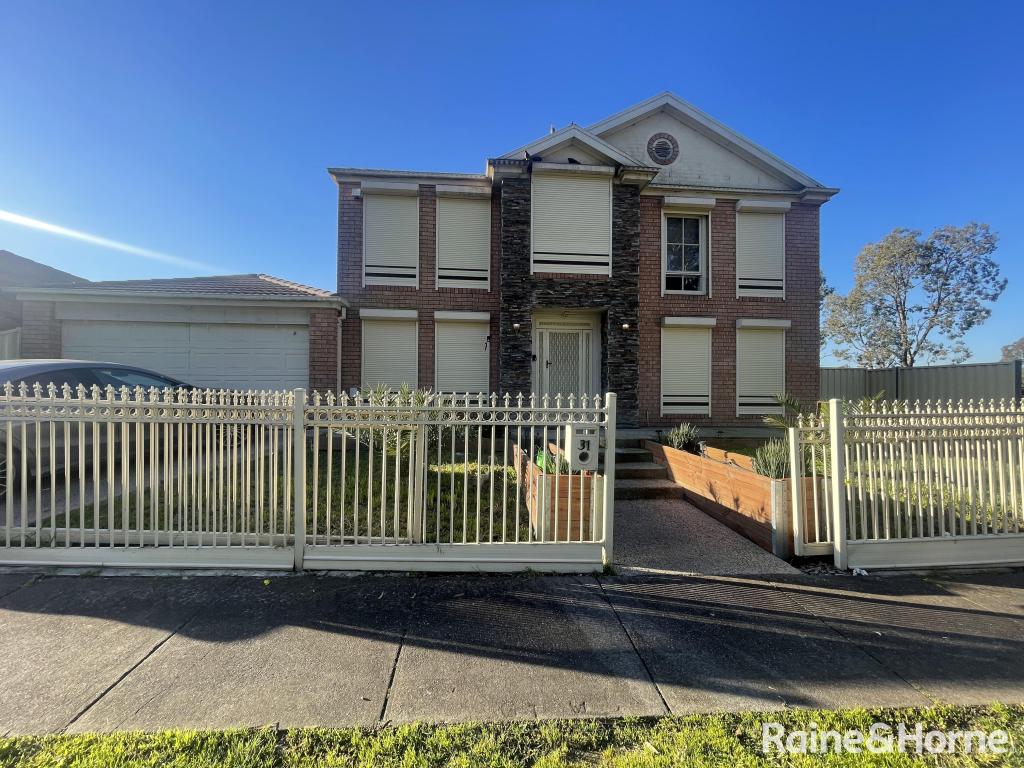 31 MCKENZIE CRES, ROXBURGH PARK, VIC 3064