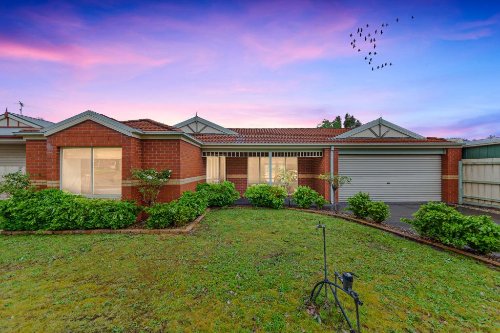 62 Leigh Dr, Pakenham, VIC 3810