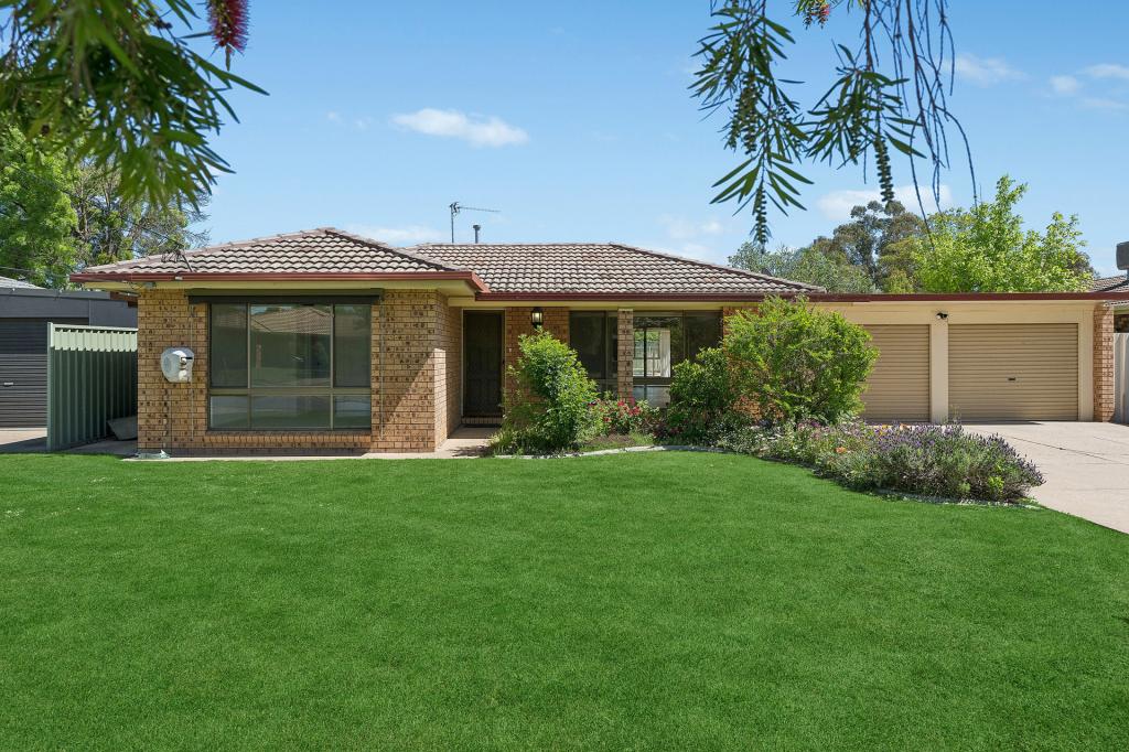 10 GREVILLEA CRES, LAKE ALBERT, NSW 2650