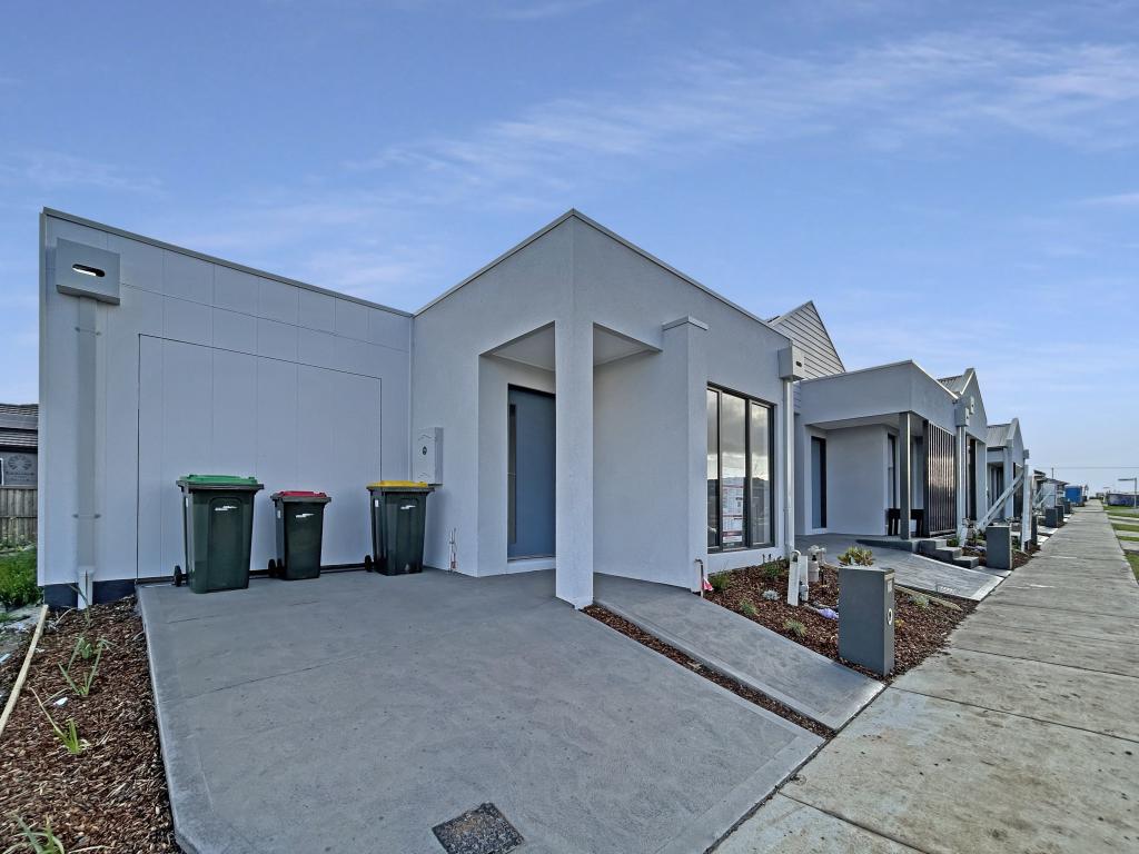 21 BERKELEY DR, ARMSTRONG CREEK, VIC 3217