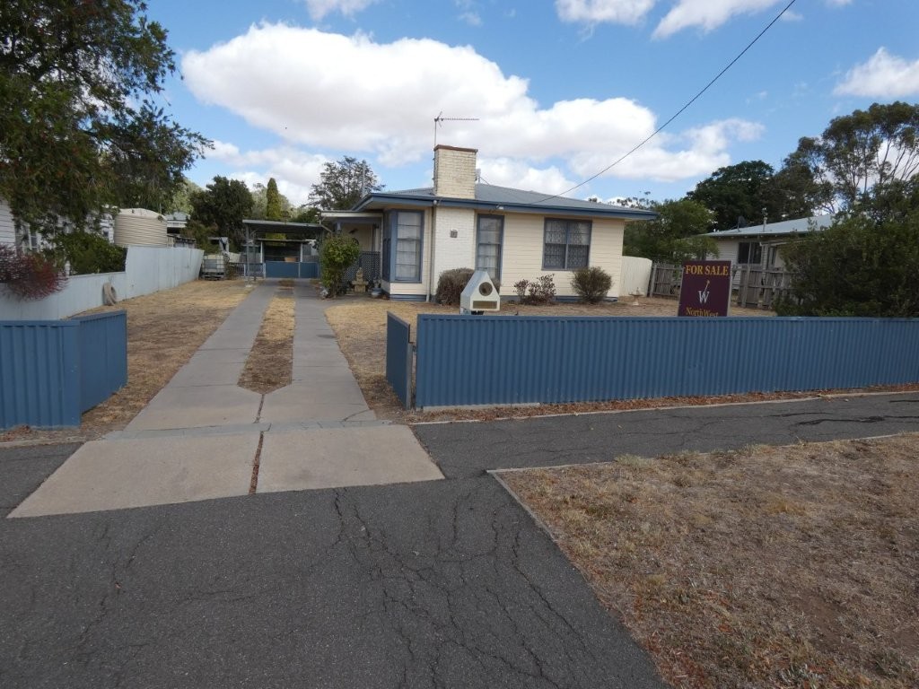 8 CLIFFORD ST, WARRACKNABEAL, VIC 3393