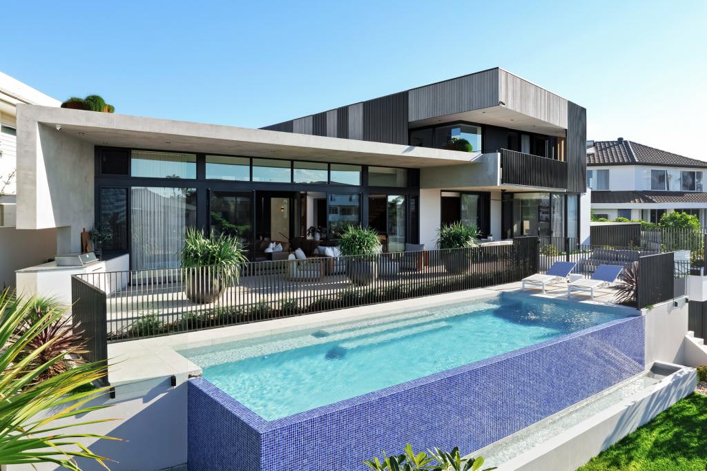 2 Saywell St, Bundall, QLD 4217