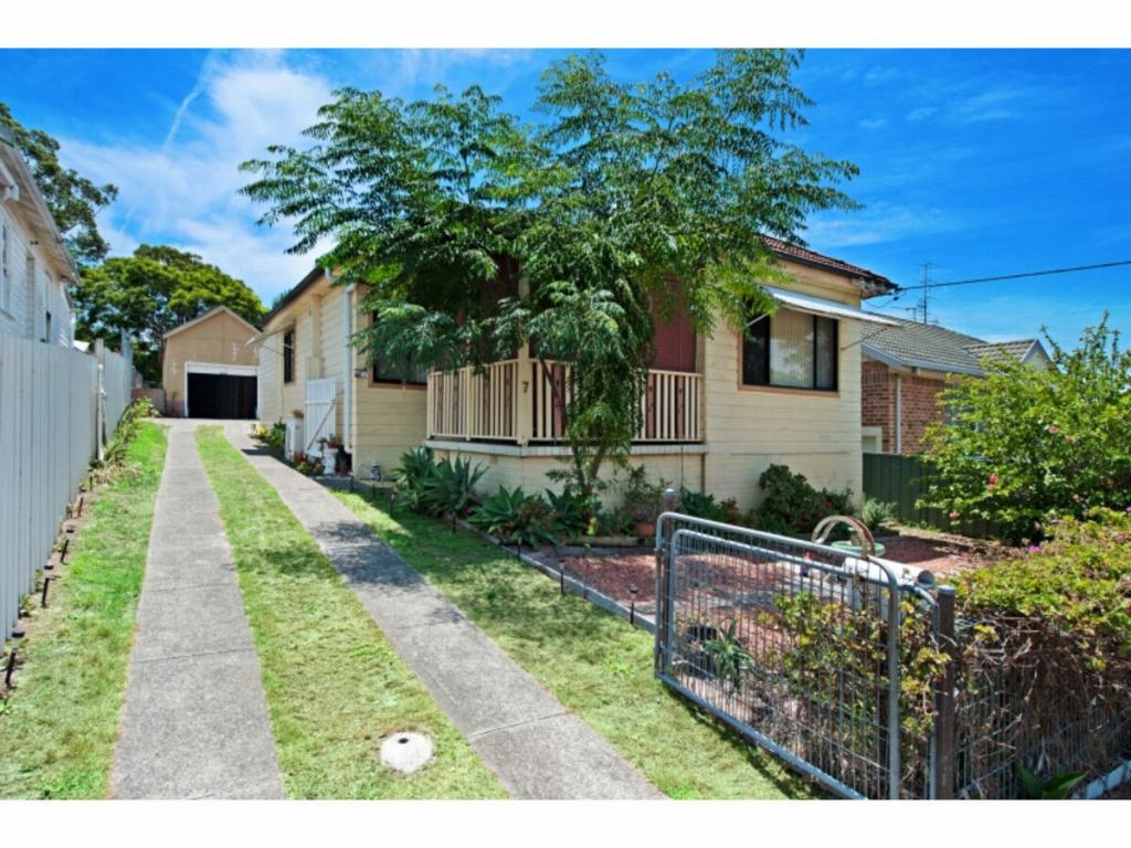 7 Gen St, Belmont, NSW 2280