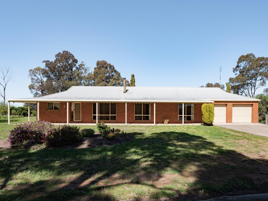 1098 Foster Rd, Rochester, VIC 3561