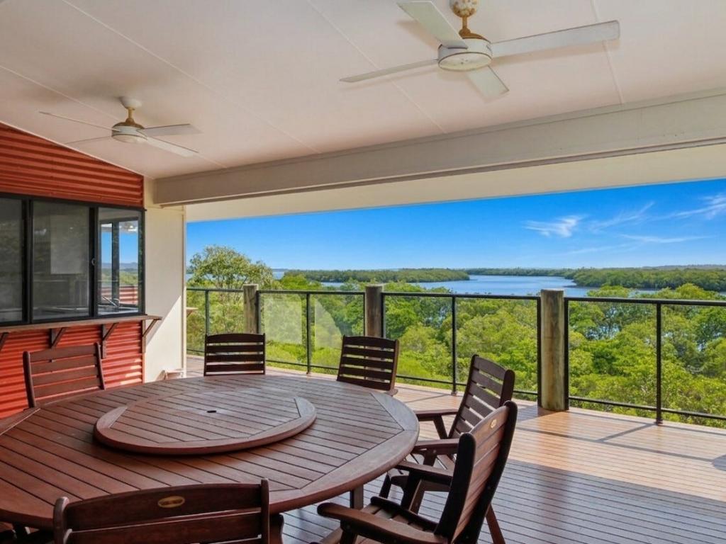 13 Keats St, Russell Island, QLD 4184