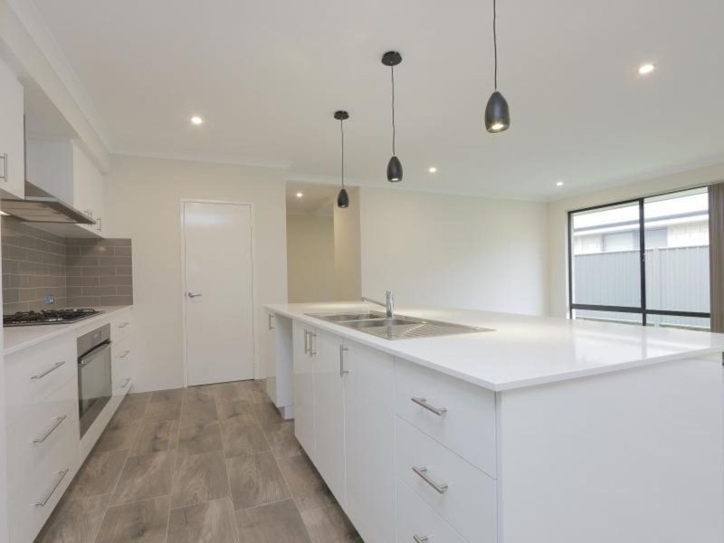 5 Sunstone Bvd, Treeby, WA 6164