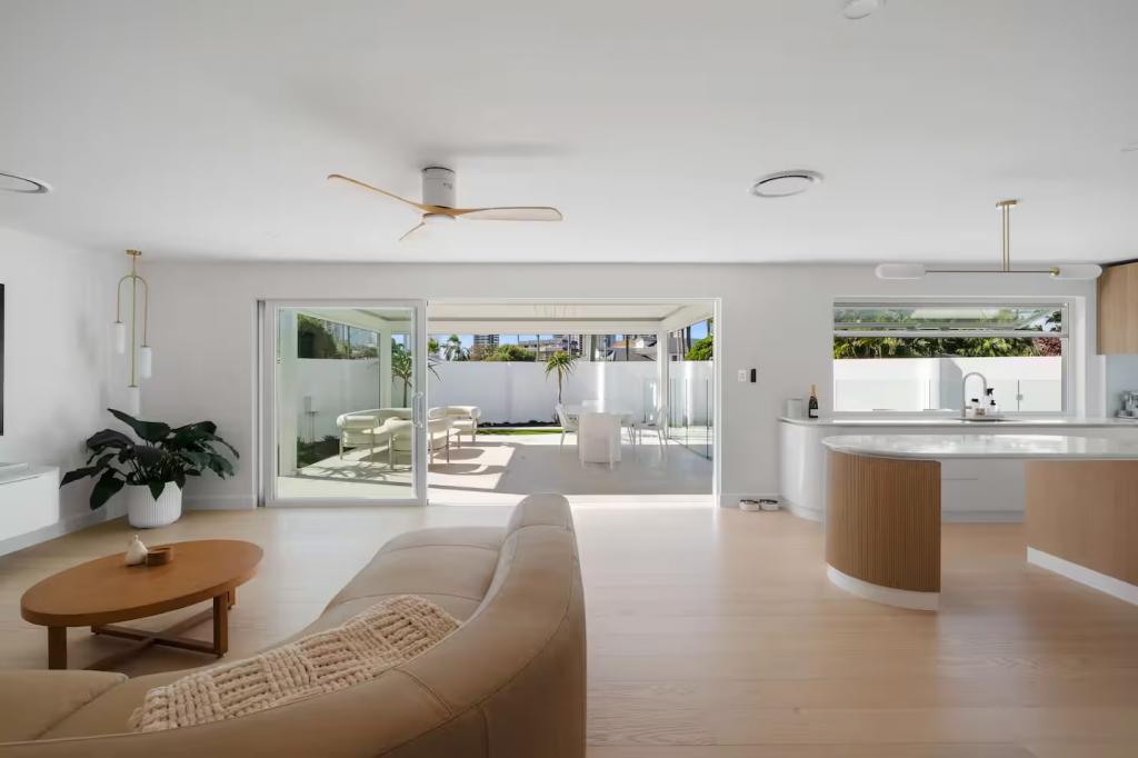 36 Surfers Ave, Mermaid Waters, QLD 4218