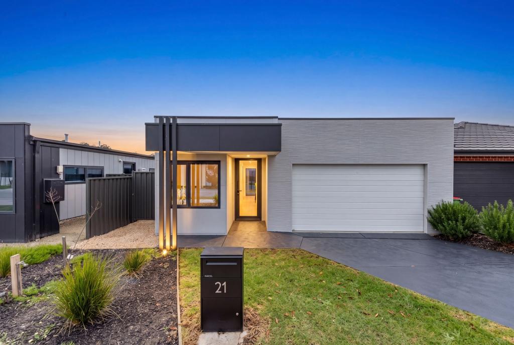21 Portillo Cres, Pakenham, VIC 3810