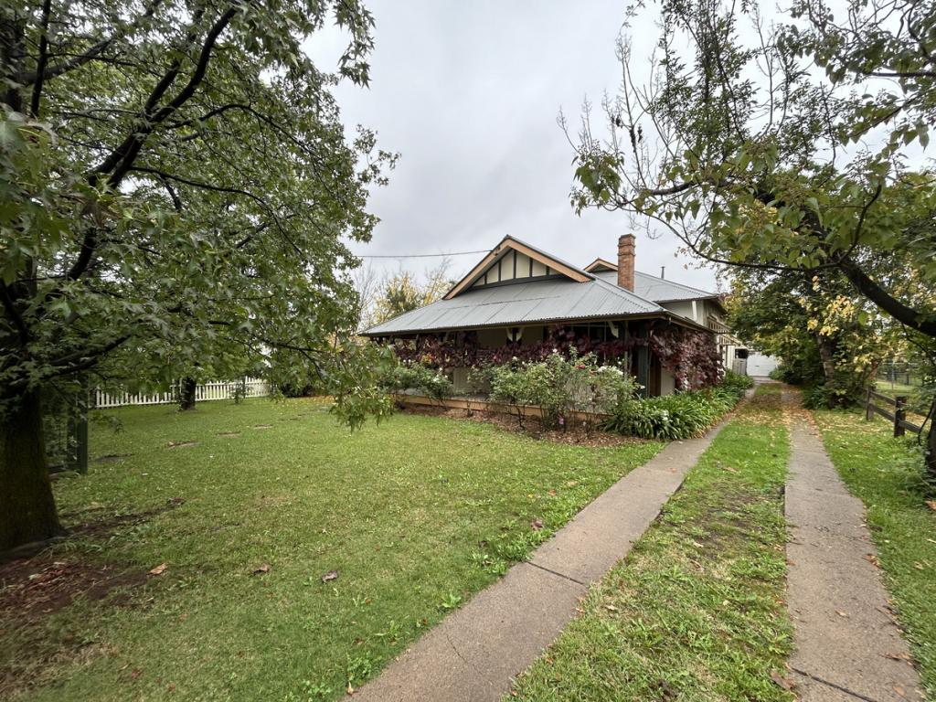 111 WAVERLEY ST, SCONE, NSW 2337