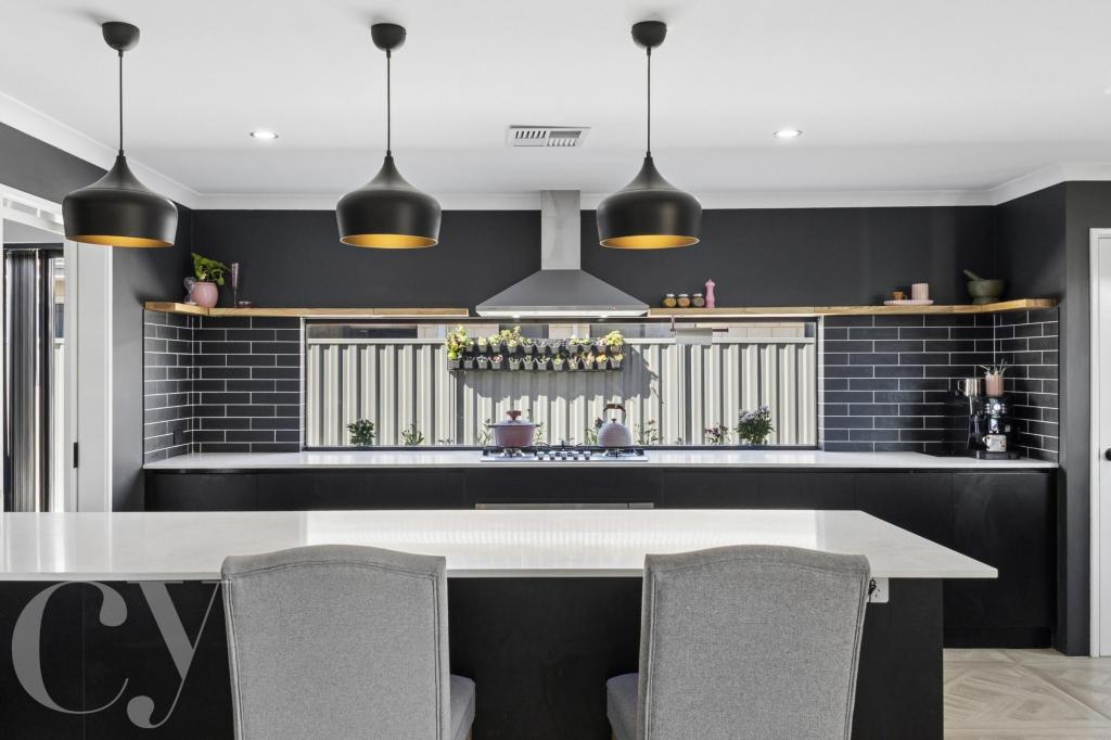 25 Armitage Cl, South Guildford, WA 6055
