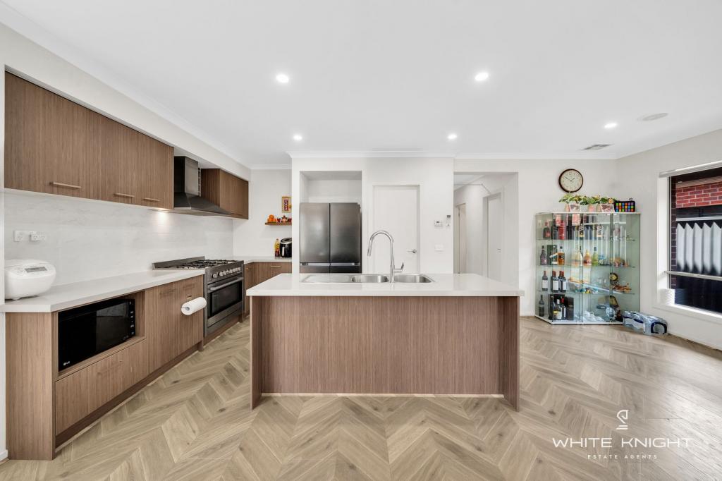 35 Ambervue Dr, Cobblebank, VIC 3338