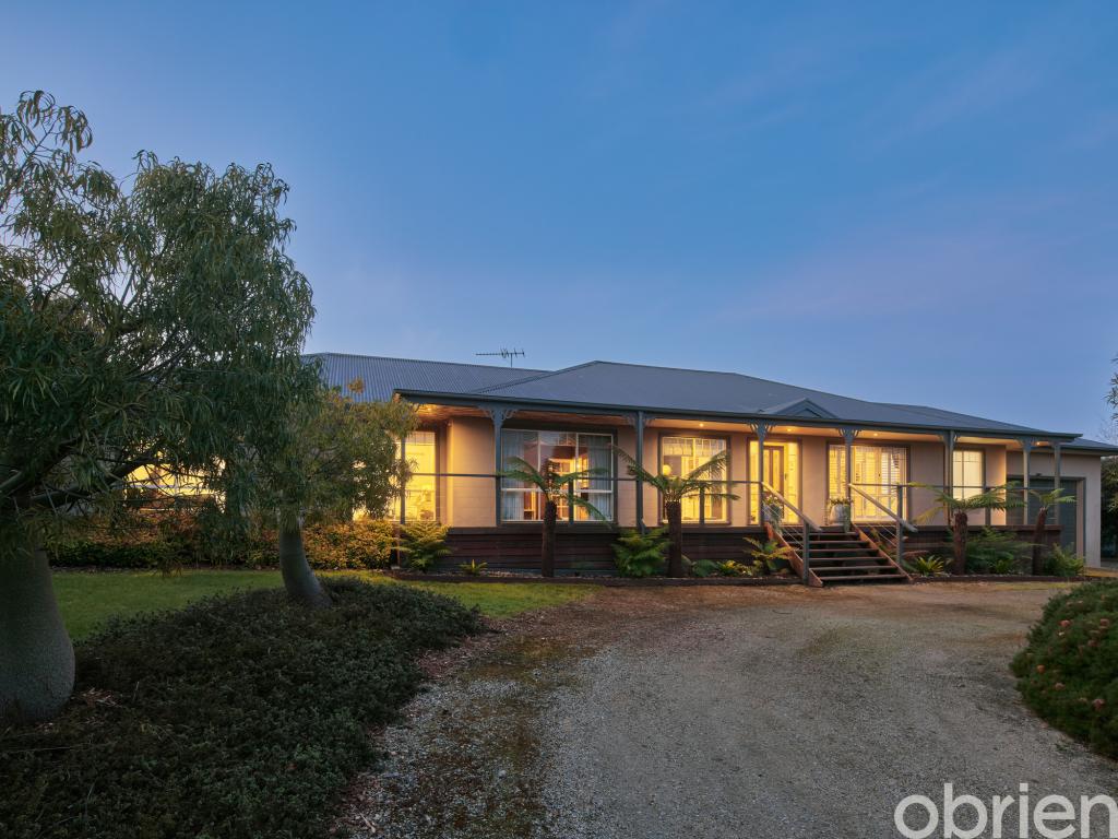 13 Silky Oak Ct, Garfield, VIC 3814