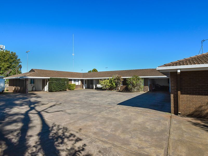 1 & 2/327 Hume St, South Toowoomba, QLD 4350