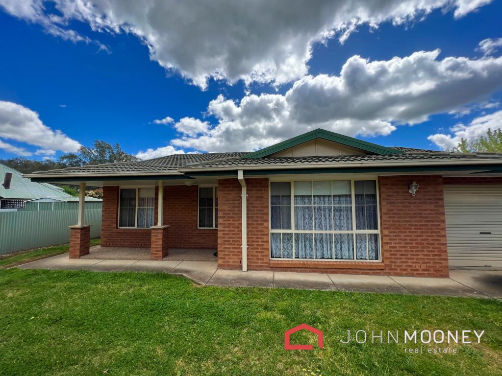 2/8 Honeysuckle Pl, Lake Albert, NSW 2650