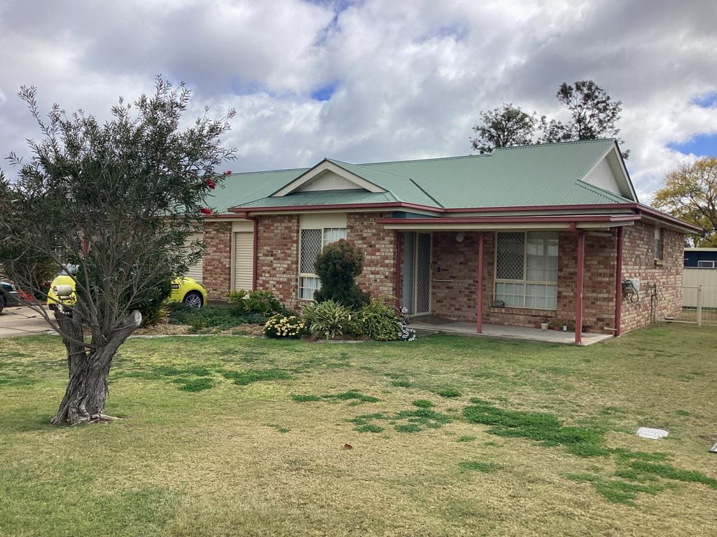 1/4 Bell Pl, Warwick, QLD 4370