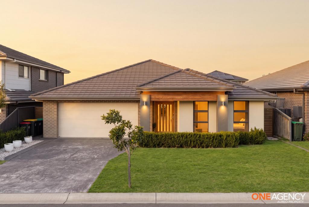 37 COURTNEY LOOP, ORAN PARK, NSW 2570