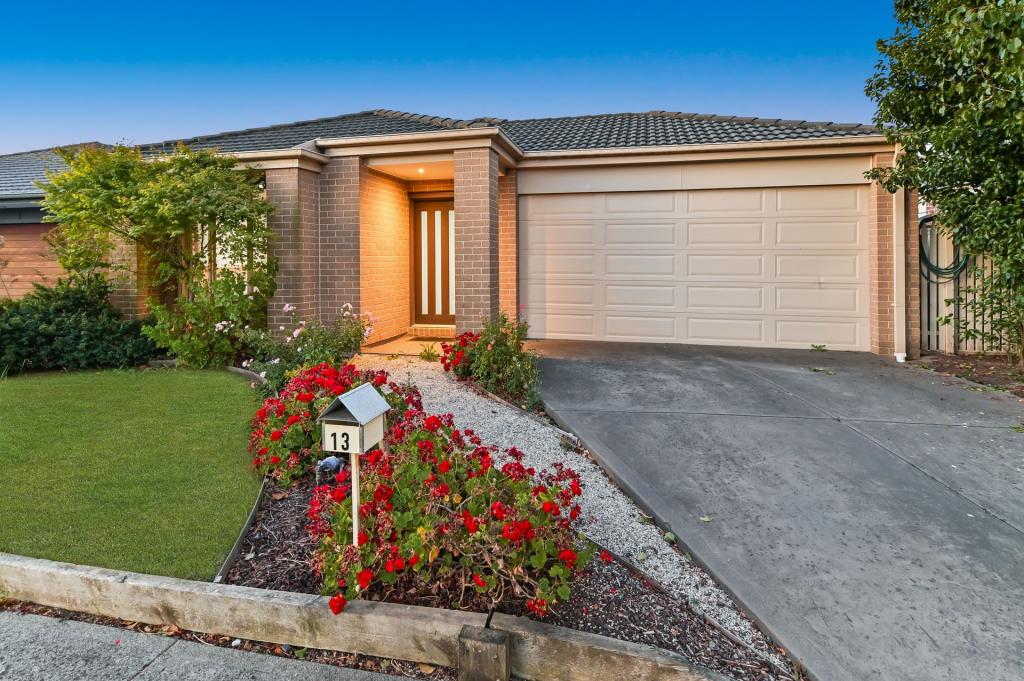 13 Appaloosa Gr, Clyde North, VIC 3978