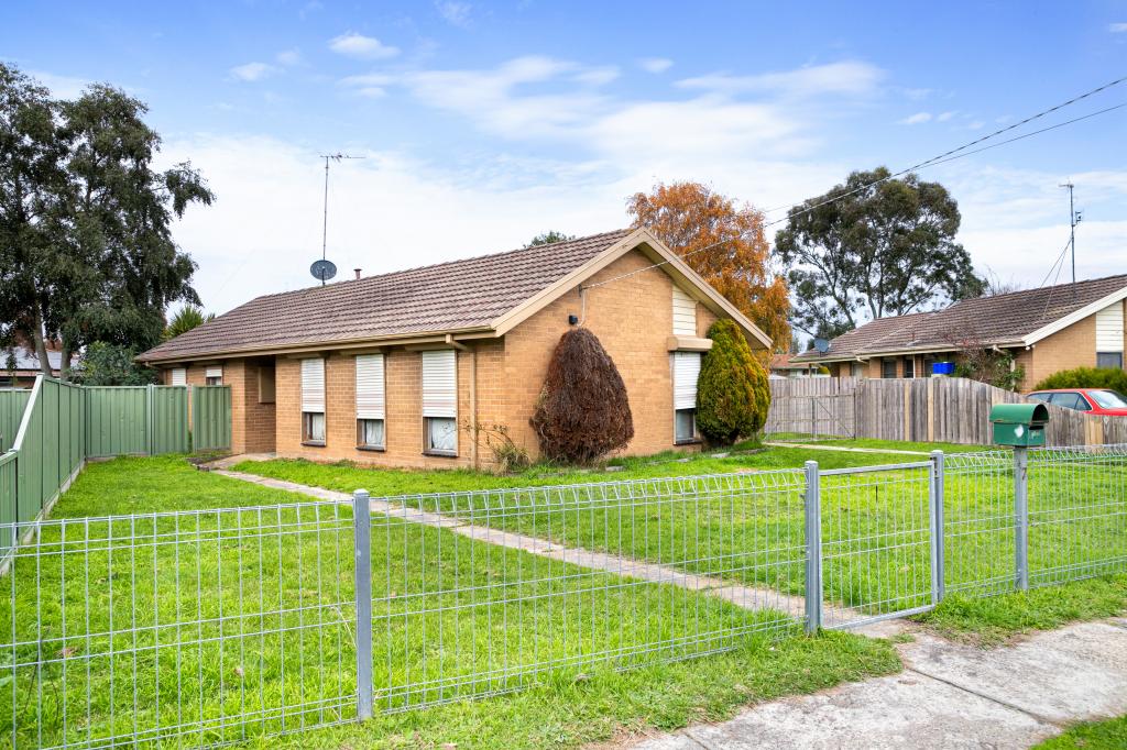 7 Leawarra Cres, Delacombe, VIC 3356