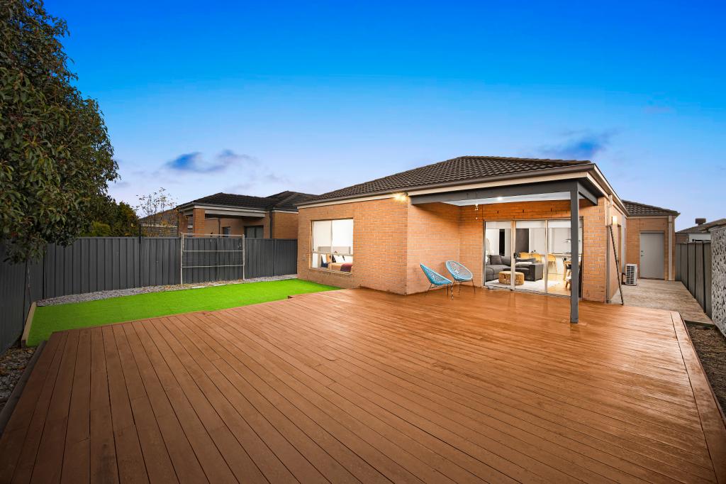 24 Eltham Pde, Manor Lakes, VIC 3024