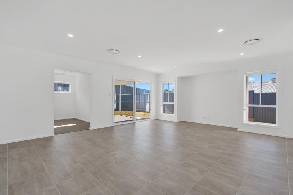 17 Staghorn St, Thrumster, NSW 2444