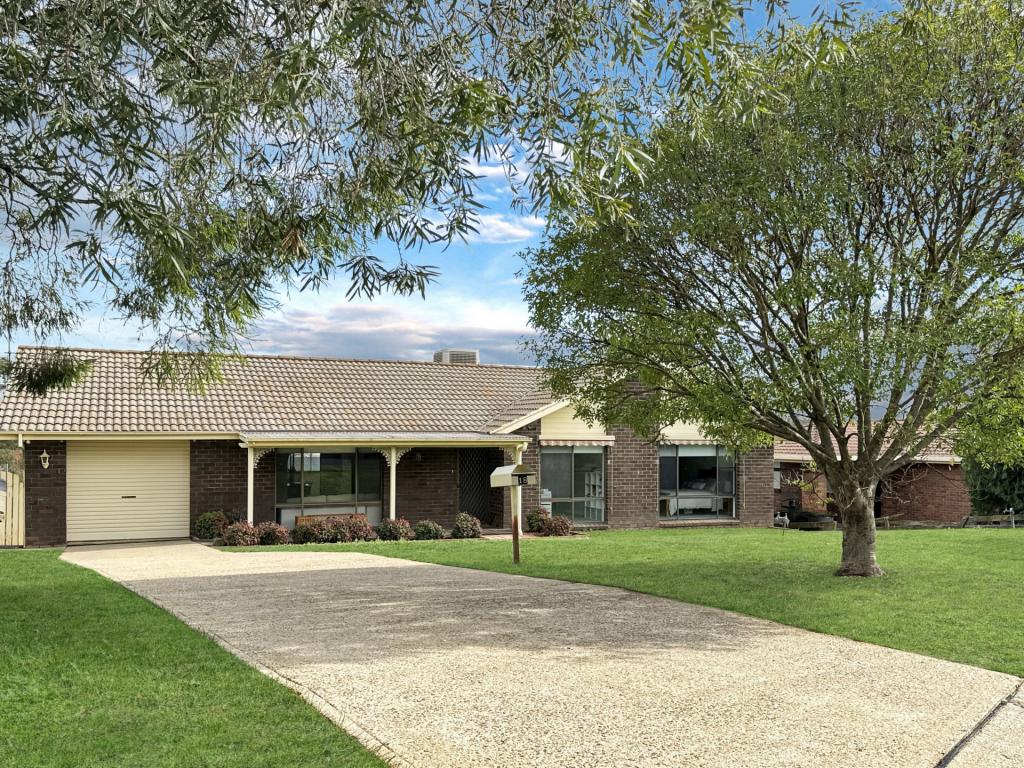 18 Keevil Dr, Young, NSW 2594