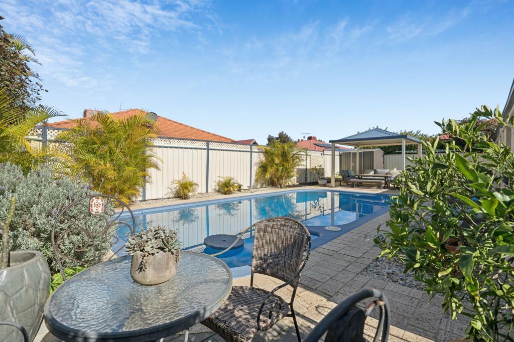 6 Pipe Lily Dr, High Wycombe, WA 6057