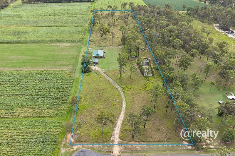 200 Philip Dr, Teddington, QLD 4650