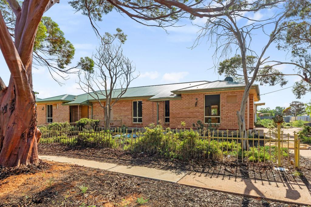12 Hughes St, Whyalla Stuart, SA 5608