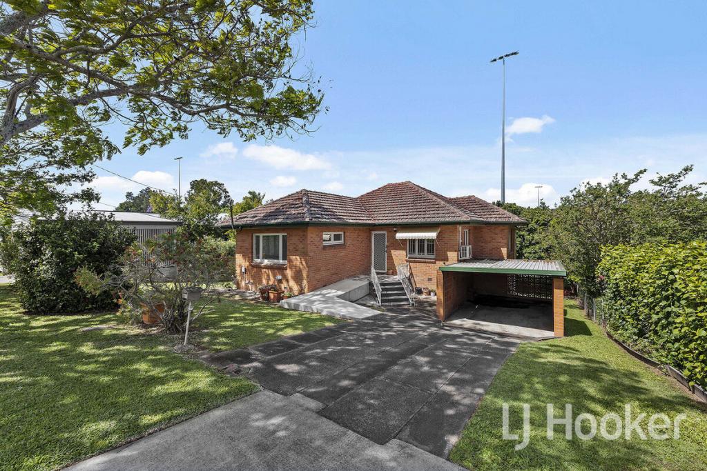 28 Crutchley St, Fairfield, QLD 4103