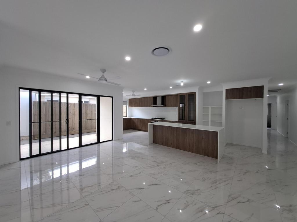 38 Tablelands Cres, Banya, QLD 4551