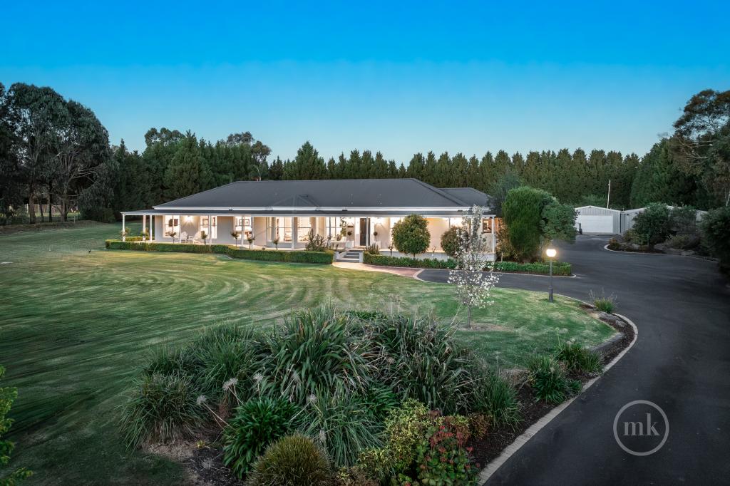 7 GOLF LINKS DR, YARRAMBAT, VIC 3091