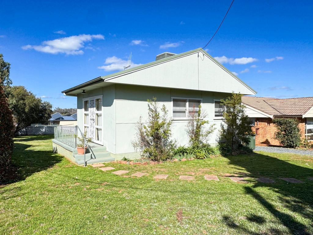 13 Hume St, Parkes, NSW 2870