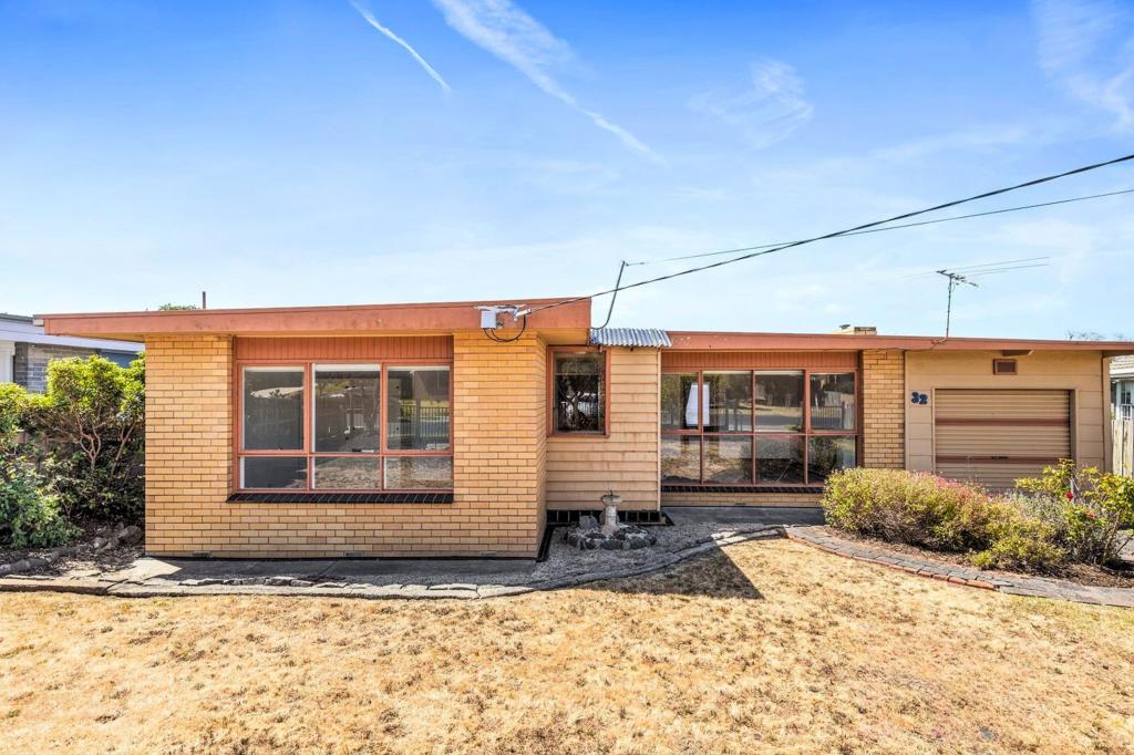 32 Peter St, Grovedale, VIC 3216