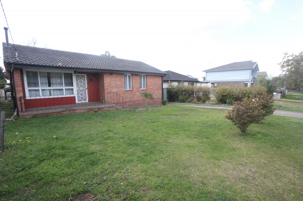 19 Gibson Ave, Casula, NSW 2170