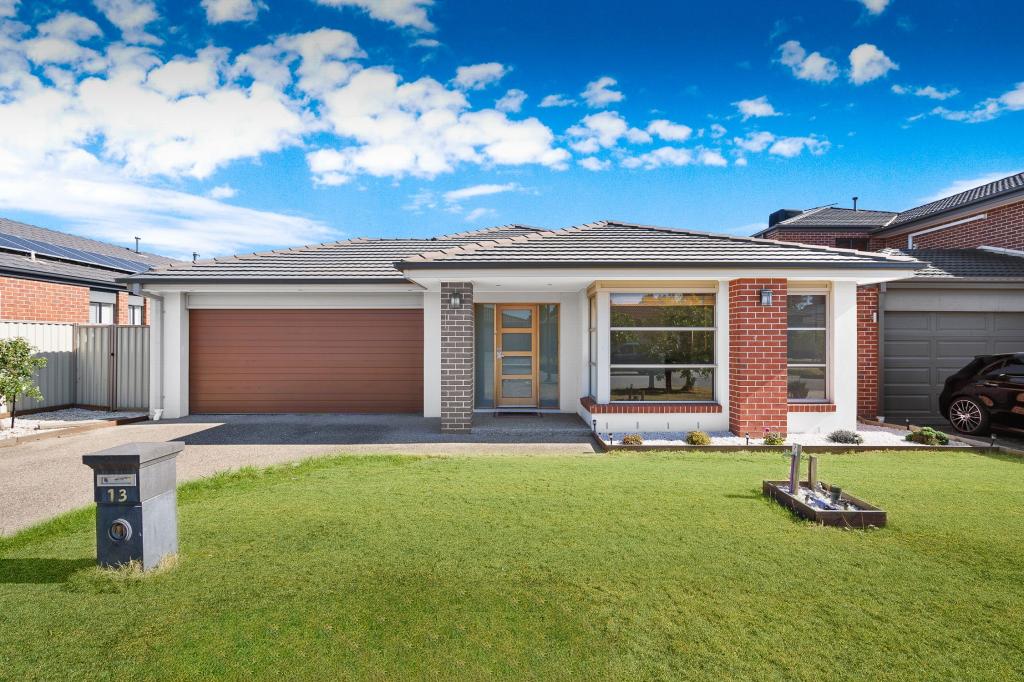 13 Rosella Ave, Pakenham, VIC 3810
