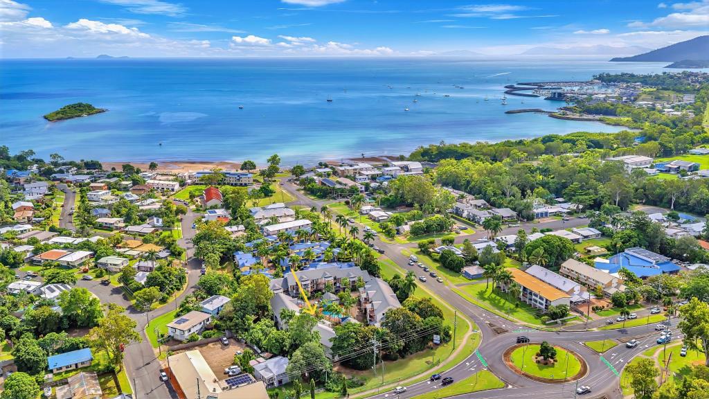 14/24 BEACH RD, CANNONVALE, QLD 4802