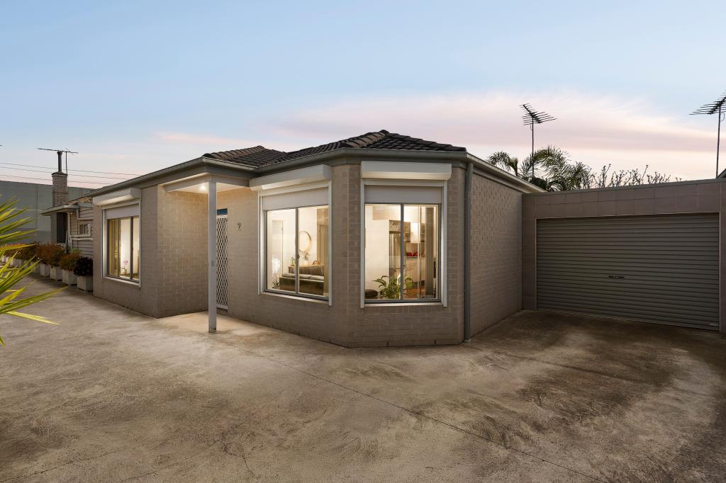2/24 Glencairn Ave, Deer Park, VIC 3023