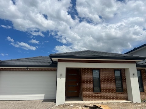 10 WESTERFOLDS ST, CLYDE NORTH, VIC 3978