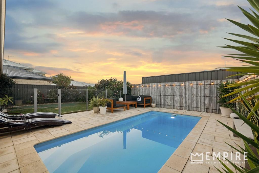 28 Gicha Cl, Lake Coogee, WA 6166
