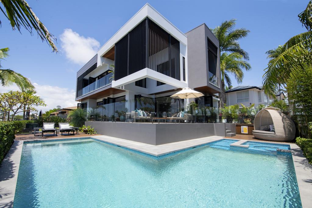 15 Palmetto Ct, Broadbeach Waters, QLD 4218