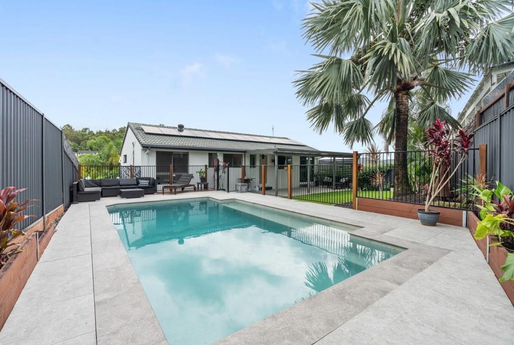 16 Dawnann Ct, Carrara, QLD 4211