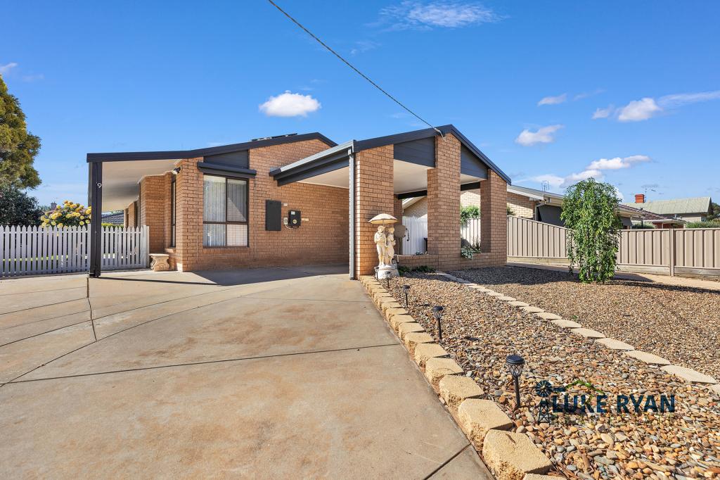 9 Moore St, Rochester, VIC 3561