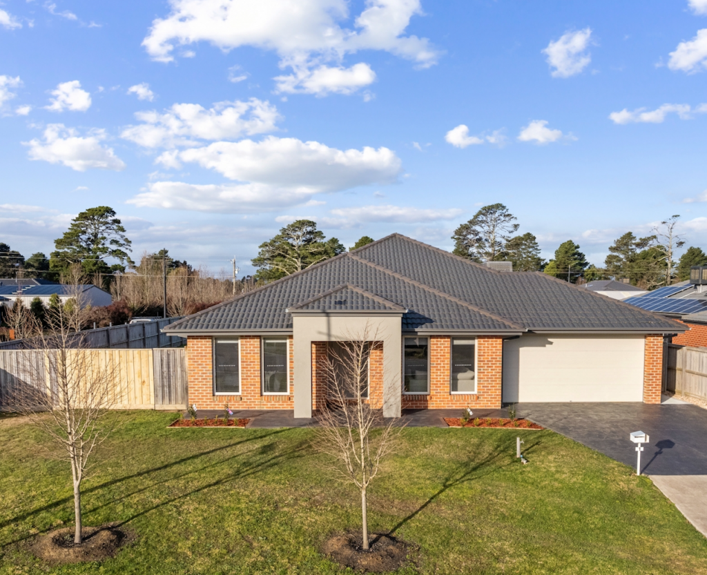 1 Melaleuca Bvd, Romsey, VIC 3434